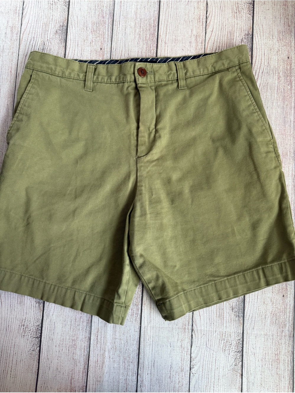 TED BAKER London Green Khaki Flat Front Shorts 32